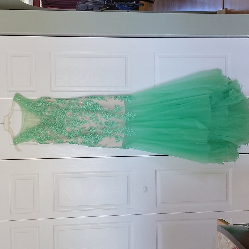 Green prom/ formal dress size 6
